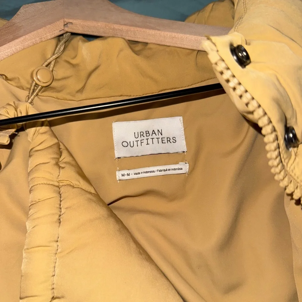 UO Urban Outfitters Cropped Puffer - Picture 4 of 5